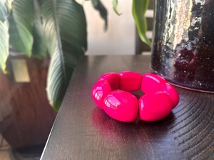 Brazalete de Resina Colorido Moderno y de Lujo para Mujer, Diseño Único, Joyería de Moda a Precio de Mayoreo para Boutique y Tienda - Product Image 4