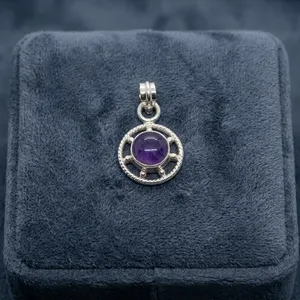 Colgante Clásico de Amatista en Plata de Ley 925 con Engaste de Bisel, Diseño Solitario, Unisex, para Uso Diario - Product Image 4