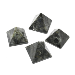Pierre de Labradorite Naturelle de Qualité Supérieure en Promotion – Pyramide de Cristal pour une Transformation Positive – Magnifique Cadeau - Product Image 1