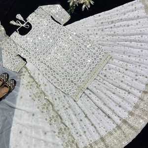Conjunto de Lehenga Choli de Diseño Pakistaní con Dupatta |   Traje Étnico de Seda para Fiesta de Bodas - Product Image 5
