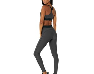 Ensemble de yoga personnalisé avec marque sur mesure, fabricant d'ensembles de yoga prêts à la vente, fournisseur d'ensembles de yoga de qualité export sur mesure - Product Image 2