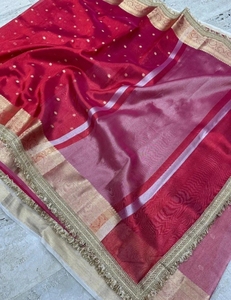 Sari indien traditionnel en soie tissée Banarsi avec motif intégré pour les occasions de fête - Product Image 2