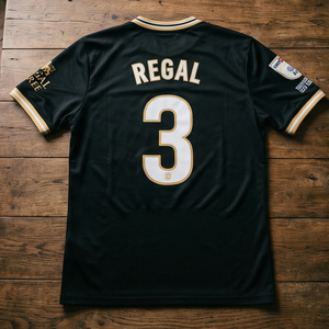 Maillot de football noir à col en V pour homme Regal Athletic, manches courtes, en polyester, coupe classique, imprimé uni, maillots d'équipe de football - Product Image 2