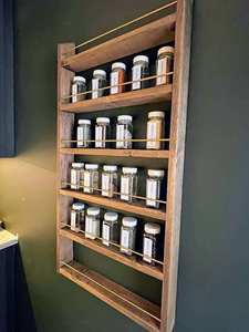 Élégante étagère à épices murale en bois massif de 18 pouces de large avec barre en laiton pour le rangement des pots à épices et l'affichage dans le garde-manger - Product Image 3