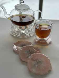 Bol à fruits en résine ambrée polie, fait main, motif tourbillon artistique, pièce carrée décorative moderne pour présentation de table de luxe et fêtes - Product Image 2