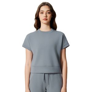 Ventes en gros B2B de hauts à col rond pour femmes, options unies et imprimées, hauts à col rond respirants pour femmes, vente en gros de t-shirts personnalisables - Product Image 2