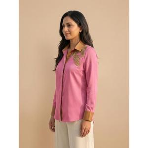 Chemise élégante à col pour femme, coupe décontractée, idéale pour le travail, les voyages et les sorties du week-end. Achetez directement auprès du fournisseur. - Product Image 3