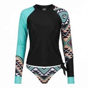 Ensemble de yoga 2 pièces imprimé papillon bleu avec finition dorée, body à col en V profond et jupe portefeuille longueur genou - Product Image 1