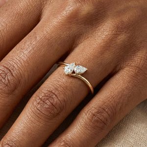 Bague Toi Moi en or massif 14 carats avec diamant taille poire de 0,51 carat de style floral, cultivé en laboratoire, cadeau d'anniversaire pour petite amie - Product Image 3
