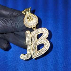 Colgante de Letra Personalizado con Diamantes de Moissanita Totalmente Incrustados, Chapado en Oro, Plata de Ley 925, Estilo Hip Hop, Disponible para la Venta - Product Image 3