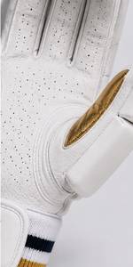 Guantes de Bateo de Cricket Ganvox Global, de Cuero Blanco Transpirable con Detalles en Dorado y Azul Marino, para Todas las Temporadas, Embalaje Incluido - Product Image 3