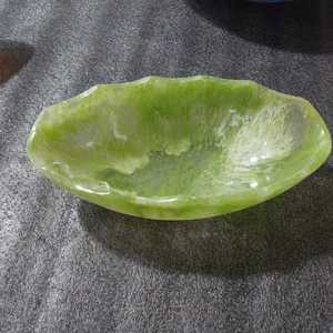 Nouveau style de bol en résine fait main, bol de service en verre vert poli au design contemporain pour la présentation décorative des aliments - Product Image 6