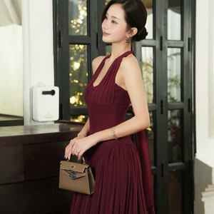 Robe longue de soirée élégante pour femme, style empire, en satin transparent, couleur bordeaux, col licou, sans manches, coupe trapèze, couleur unie, OEM - Product Image 2