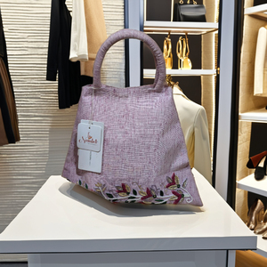 Bolso Tote de Algodón Hecho a Mano con Bordado Floral Amarillo de STUDIO N |   Bolso de Mano de Moda para Mujer, Duradero y de Alta Calidad |   Elegante y Reutilizable - Product Image 4