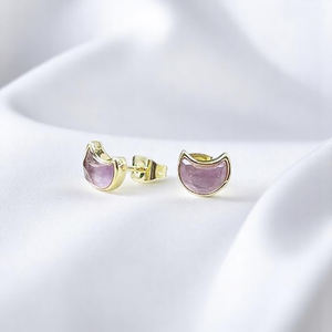 Boucles d'oreilles clous en améthyste naturelle 6x8mm en forme de croissant de lune, en argent sterling 925 plaqué or, serties clos, bijoux de mode pour femmes, vente en gros - Product Image 3