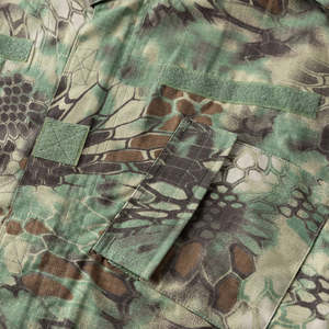 Ensemble de vêtements de camouflage en polyester et coton Ripstop durable, respirant, chemise à manches longues, pantalon cargo multi-poches, vêtements d'entraînement - Product Image 4