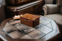 Boîte de rangement en bois artisanale avec serrure Coffre à souvenirs rustique pour bijoux Documents Organisateur de mémoire et cadeau de décoration intérieure