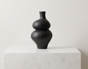 Vase décoratif moderne en métal noir texturé en forme de gourde, pour bibliothèque, bureau, décoration de table, vente en gros - Product Image 1