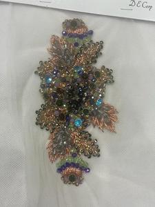 Aplique Floral Bordado a Mano con Cuentas de PVC y Lentejuelas Multicolores, Tamaño Personalizado, Parche de Tela de Fieltro No Tejido para Coser - Product Image 1