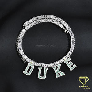 Elegante Collar con Letra DUKE de Diamante Moissanite con Brillantes Piedras Rectangulares y Detalles en Verde - Product Image 1