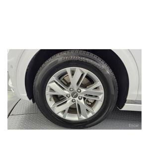 Genesis GV70 2.5T 2024, Gasolina, 2WD, con Caja de Cambios Automática, Asientos de Cuero, Cámara Trasera - 33,002 km - Product Image 5