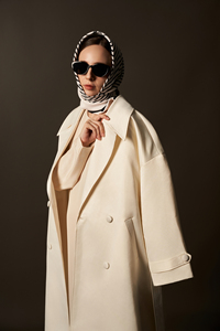 Abrigo largo de invierno de lujo para mujer, de seda tafetán gruesa, con doble botonadura, cuello en V y solapa con muesca, color blanco marfil. - Product Image 6