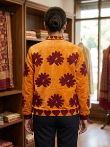 Blouson bomber pour femme en velours épais orange, écologique, rembourré de soie, brodé, avec col montant et manches longues - Product Image 2