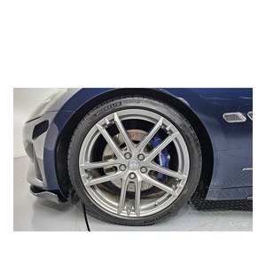 Maserati GranTurismo 4.7 Sport Modèle avril 2016 avec 25 101 km Boîte de vitesses automatique Sièges en cuir Volant à gauche Caméra arrière - Product Image 5