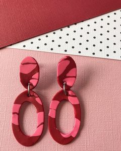Boucles d'oreilles en résine en gros, bijoux fantaisie faits à la main pour femmes et jeunes filles, couleurs et designs personnalisés, idéales pour un usage quotidien - Product Image 4