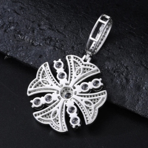 Colgante de cruz de flor de moissanita hecho a mano, colgante de flor de moissanita de plata de ley 925, colgante de moissanita VVS con incrustaciones de moissanita. - Product Image 6