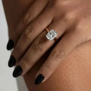 Bague de fiançailles et de mariage classique en or blanc 14 carats avec diamant de laboratoire 3,00 carats taille coussin, sertissage cathédrale, clarté VS1 - Product Image 3