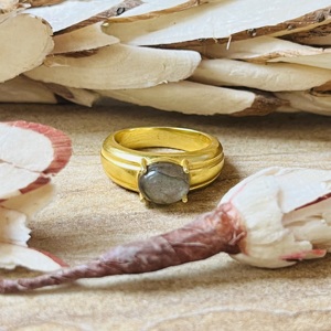 Anillo de Latón con Labradorita de Diseño Único, Anillo de Estilo Vintage Chapado en Oro de 18k, Anillo para Hombre Hecho a Mano con Piedras Preciosas, Anillo al por Mayor - Product Image 1