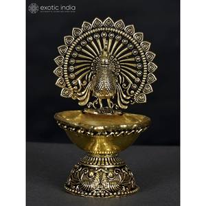 4 Inches Small Superfine Designer Peacock Diya Article en laiton fait à la main pour la décoration intérieure et les cadeaux Fabriqué en Inde - Product Image 1