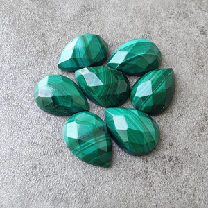 Malachite naturelle de qualité AAA+, forme poire, taille à carreaux, calibrée, dos plat, pierre précieuse pour bijoux - Product Image 1