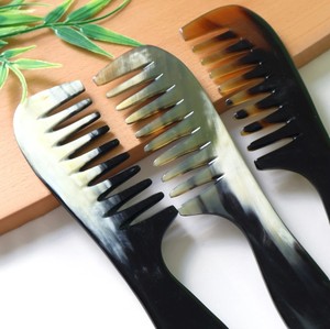 Peine de Cuerno Natural de Alta Calidad para Peinar el Cabello, Barba y Bigote, Hecho a Mano, Ecológico, Moderno, Herramienta Anti-Frizz - Product Image 1