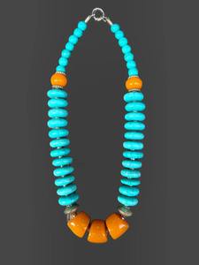Estatua de Resina Pintada a Mano, Hecha a Mano, con Cuentas Espirales Marrones y Blancas, Forma Personalizada, Joyería Tradicional de Moda para Mujer, Uttar Pradesh - Product Image 3