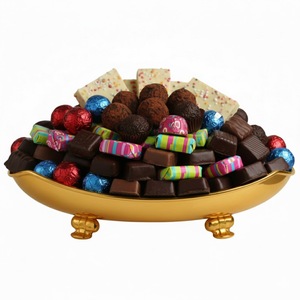 Plateau rectangulaire doré en aluminium fait main avec élégantes poignées en forme de feuille, idéal pour servir des chocolats, des bonbons et des desserts – Offre spéciale - Product Image 2