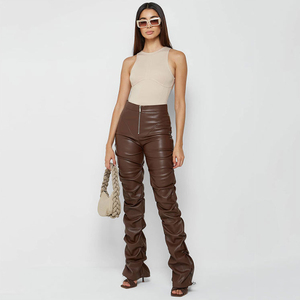 Pantalones de Cuero Estilo Paracaídas, Corte Holgado, Colección de Moda Urbana, Pantalones de Cuero Premium Estilo Carpintero, Prendas Inferiores de Moda Inspiradas en el Estilo Utilitario - Product Image 4