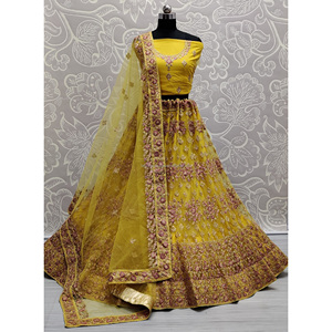 Collections de velours de vêtements de mariée indiens pour la mariée avec le travail de Zarkhan par Fabzone - Product Image 1
