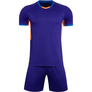 Ensemble de maillot et short de football personnalisé par sublimation, rouge et noir, respirant, en polyester, unisexe adulte, Starlet International Wears - Product Image 4