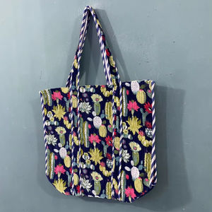 กระเป๋าโท้ทผ้าฝ้ายลายควิลท์แบบ Peacock หูหิ้วยาว สำหรับใช้ช้อปปิ้ง ท่องเที่ยว ไปทะเล ปิดด้วยซิป รับสั่งซื้อจำนวนมาก สำหรับผู้ส่งออก - Product Image 1
