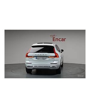 Volvo XC60 B6 Ultimate 2023 avec conduite à gauche, boîte automatique, sièges en cuir, caméra de recul - 34 648 km - Product Image 3