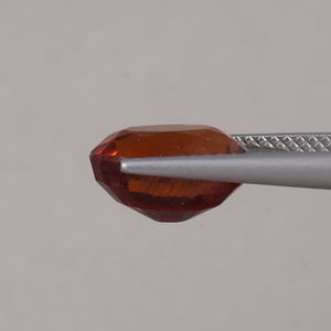 พลอยเฮสโซไนต์สีแดงธรรมชาติแบบขายส่ง น้ำหนัก 4.90 กะรัต รูปทรงวงรี ขนาด 11x8 มม. สีอ่อน |   เครื่องประดับที่ได้รับการรับรองจาก IGI คุณภาพเยี่ยม - Product Image 2