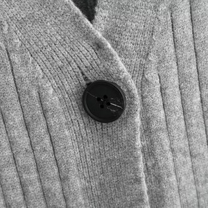 Cárdigan Cálido de Punto Trenzado con Cuello en V, Suave y Texturizado para Invierno, con Botones y Estampado Floral, de Poliéster/Algodón, Marca Power Abaan Sports, en Oferta - Product Image 4
