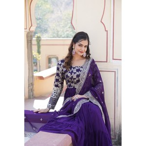 Vestido de Noche de Diseñador con Lentejuelas Bordadas y Dupatta para Fiestas - Product Image 2