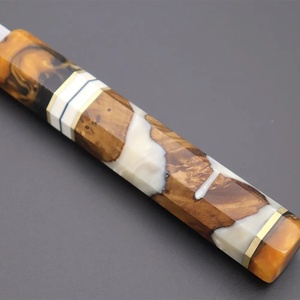 Cuchillo de Chef de Acero Inoxidable de 13 Pulgadas Hecho a Mano por Ahmad Fabric con Funda de Cuero y Mango Elegante Personalizable - Product Image 2