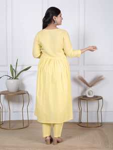 Conjunto de Dos Piezas Bordado en Amarillo para Mujer, Estilo Angrakha, Kurti con Pantalón, Ropa Étnica Festiva, Elegante y de Primera Calidad - Product Image 3