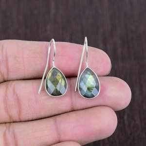 Pendientes de pera de labradorita facetada, pendientes colgantes de plata de ley, joyería artesanal de piedras preciosas estilo boho, regalo único para mujeres - Product Image 1