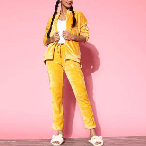 Conjunto Deportivo de Terciopelo para Mujer, Cómodo y Relajado, para Interiores y Exteriores, Acabado Suave, Tela Afelpada, Ropa de Invierno - Product Image 1