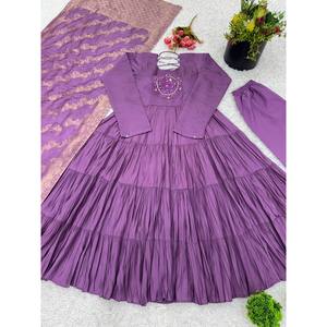 Conjunto de Vestido de Poliéster para Fiesta con Dupatta, Incluye Salwar Kameez para un Look Elegante - Product Image 3